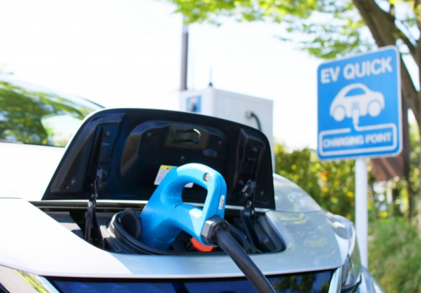 電気自動車を蓄電池として利用。家庭用蓄電池との違いは?